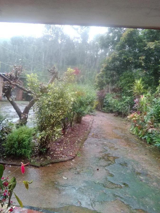 Hill Side Estate Appartement Madikeri Buitenkant foto