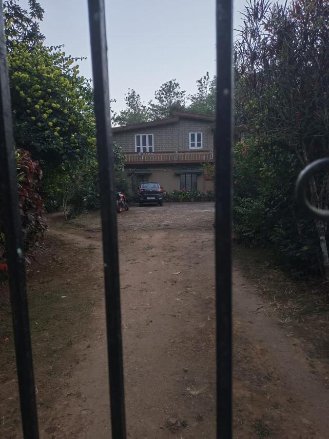 Hill Side Estate Appartement Madikeri Buitenkant foto