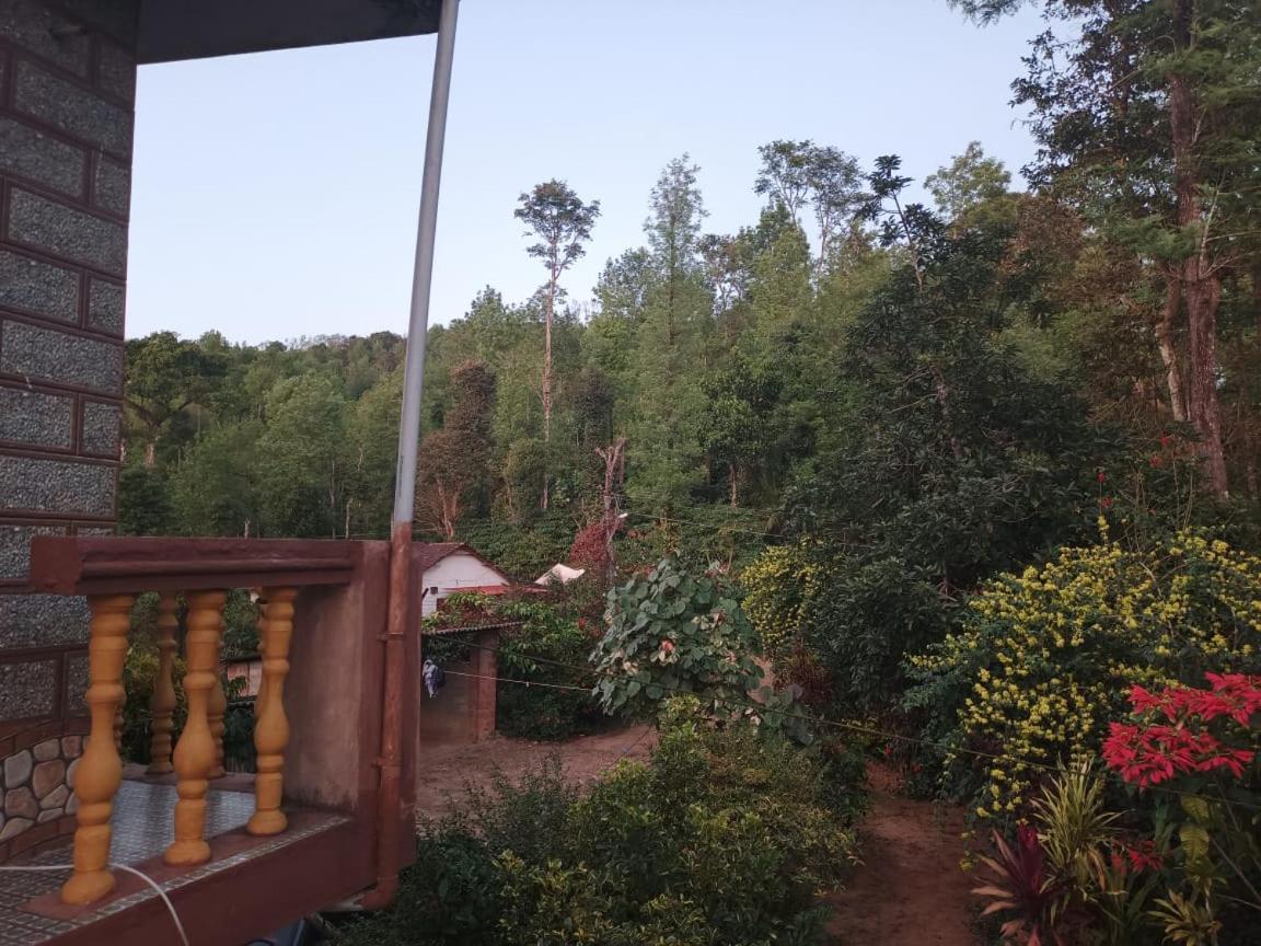 Hill Side Estate Appartement Madikeri Buitenkant foto