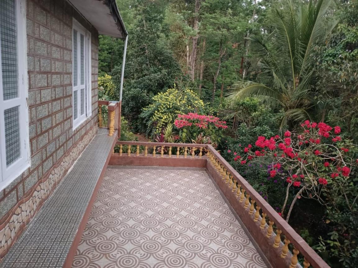 Hill Side Estate Appartement Madikeri Buitenkant foto