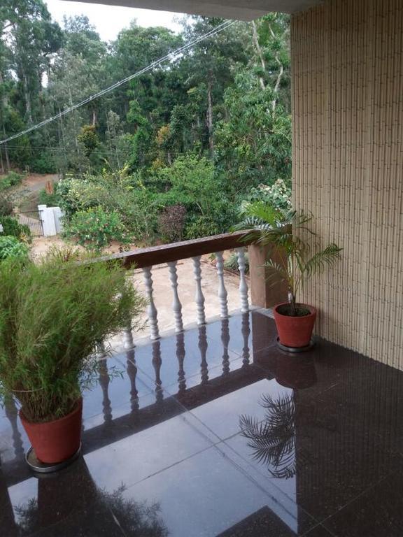 Hill Side Estate Appartement Madikeri Buitenkant foto